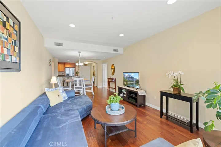 6800 Corbin Avenue 104, Reseda, California 91335