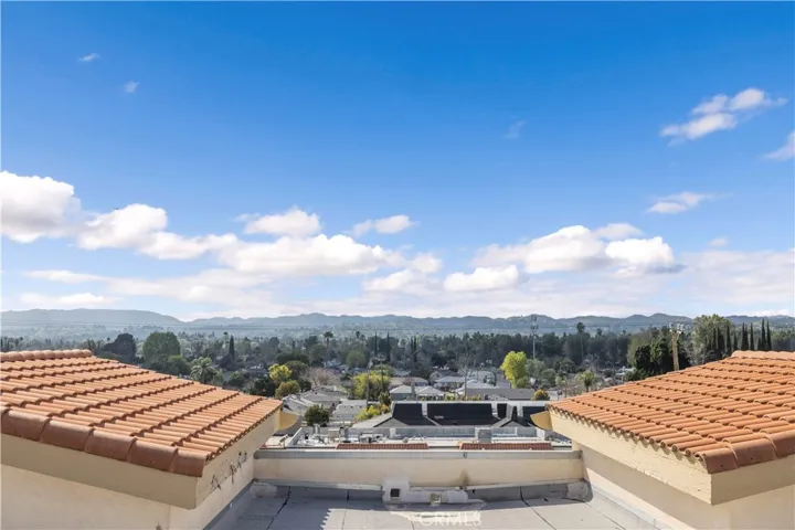 6800 Corbin Avenue 104, Reseda, California 91335