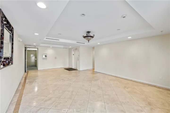 6800 Corbin Avenue 104, Reseda, California 91335