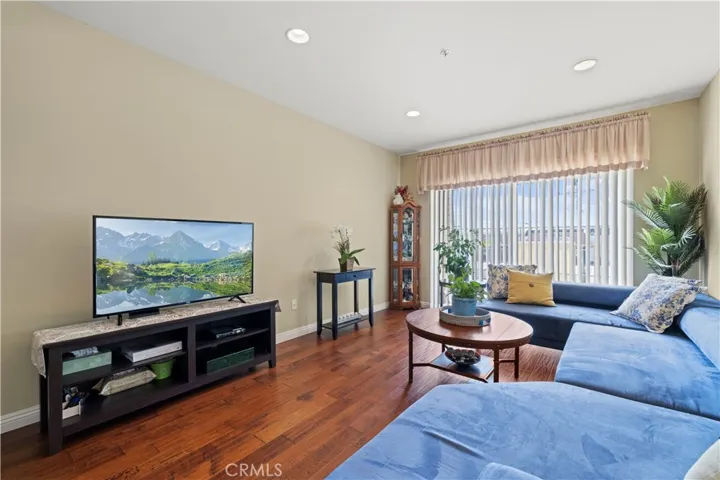 6800 Corbin Avenue 104, Reseda, California 91335
