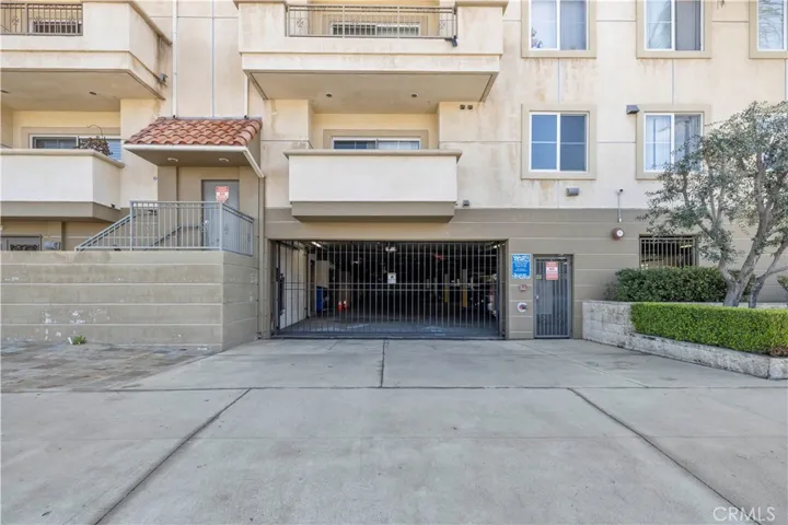 6800 Corbin Avenue 104, Reseda, California 91335