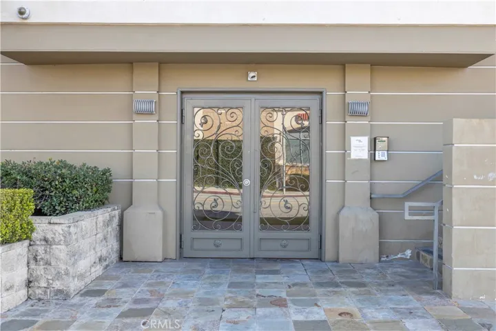 6800 Corbin Avenue 104, Reseda, California 91335