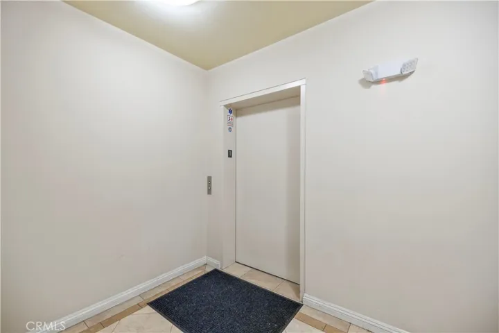 6800 Corbin Avenue 104, Reseda, California 91335