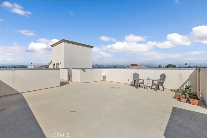 6800 Corbin Avenue 104, Reseda, California 91335