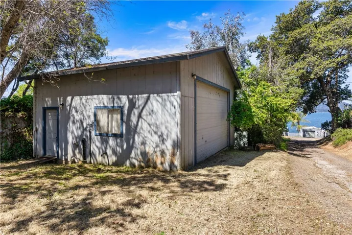 2695 Oakhurst Avenue, Clearlake, California 95422