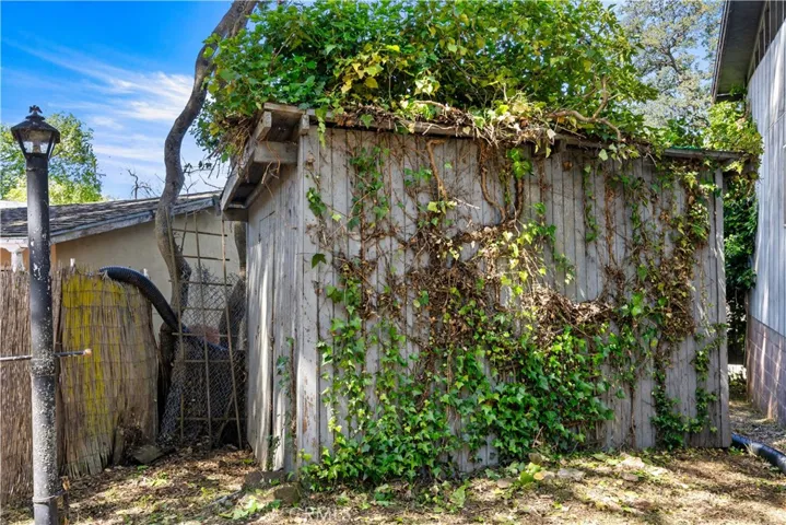 2695 Oakhurst Avenue, Clearlake, California 95422