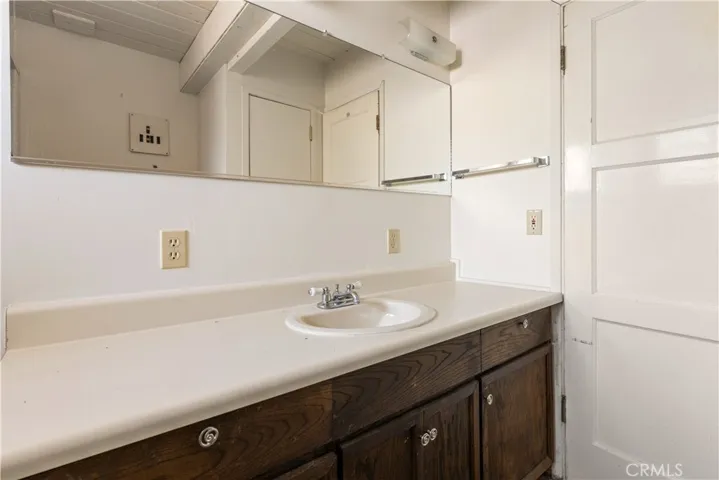 2695 Oakhurst Avenue, Clearlake, California 95422