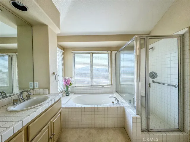 Primary bedroom bathroom