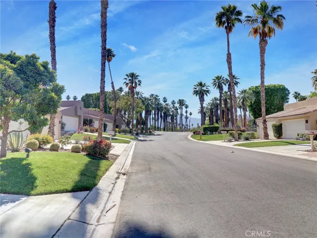 76673 Chrysanthemum Way, Palm Desert, California 92211