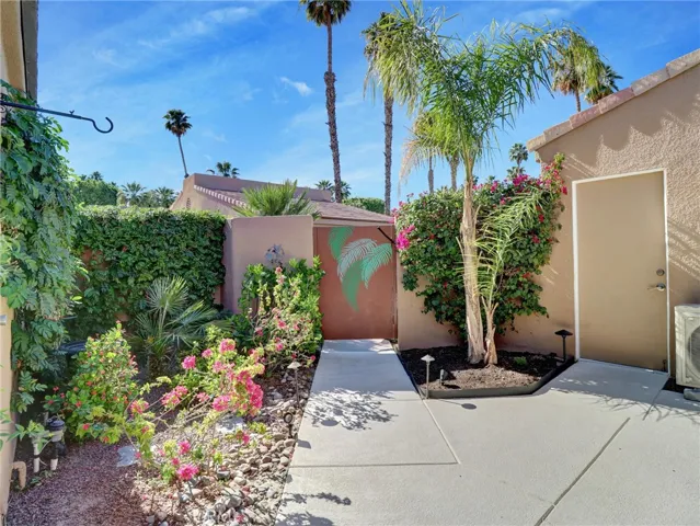 76673 Chrysanthemum Way, Palm Desert, California 92211