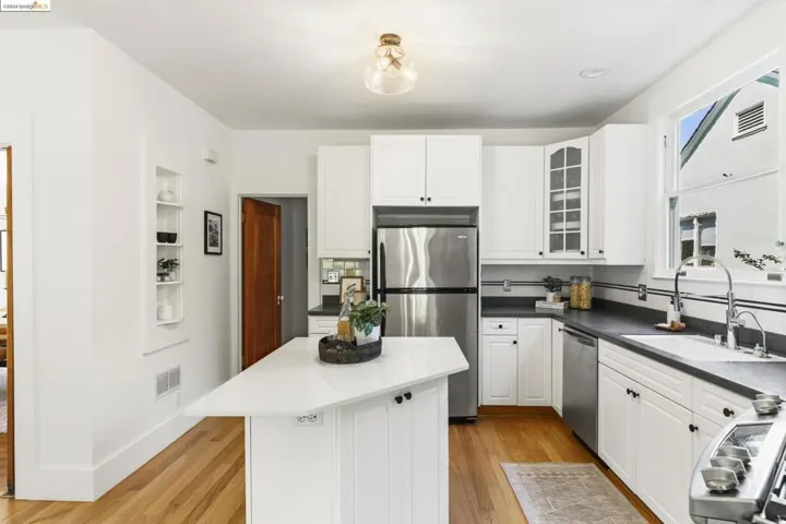 3800 Lakeshore Ave, Oakland, California 94610