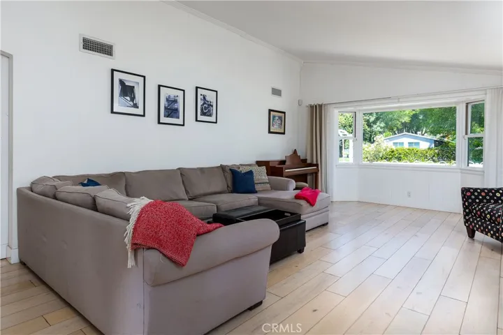 460 W Bennett Avenue, Glendora, California 91741