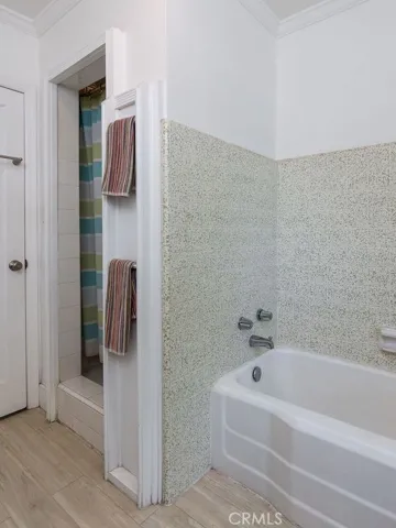 Main Hallway Bathroom Upstairs
