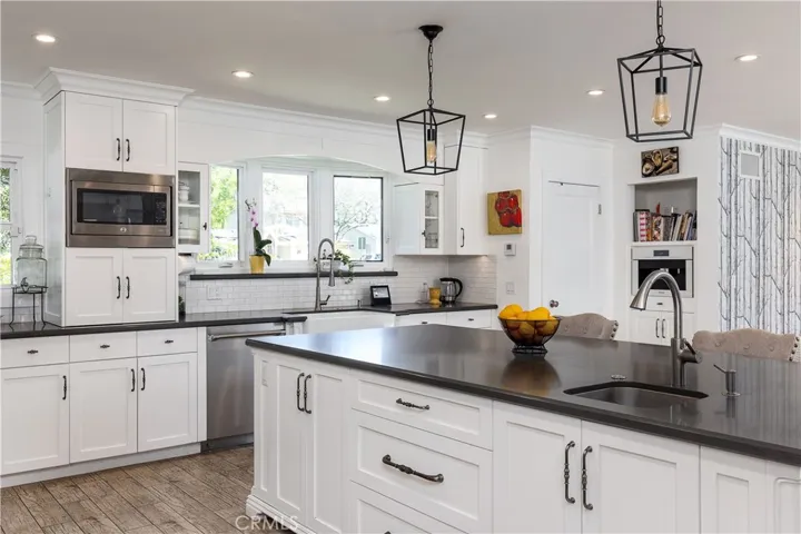 460 W Bennett Avenue, Glendora, California 91741