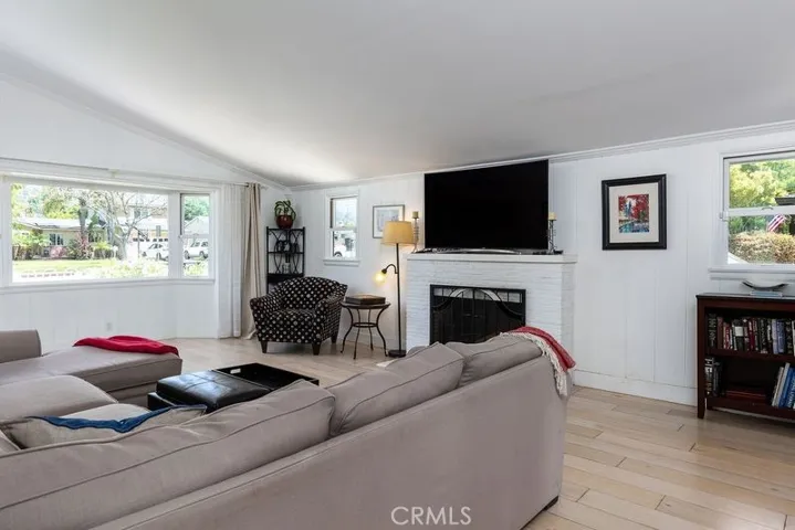460 W Bennett Avenue, Glendora, California 91741