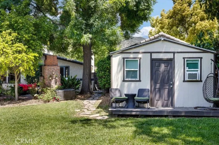 Detached outside office/workshop/shed-257 sqft.