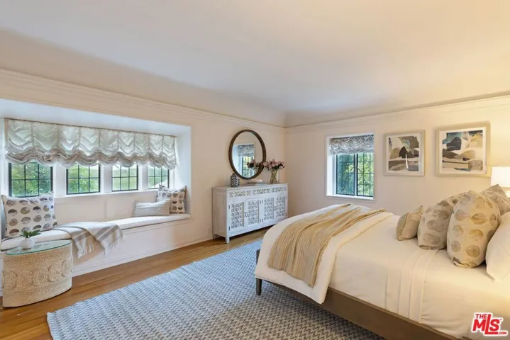 543 Perugia Way, Los Angeles, California 90077