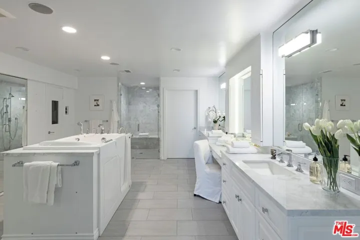 543 Perugia Way, Los Angeles, California 90077