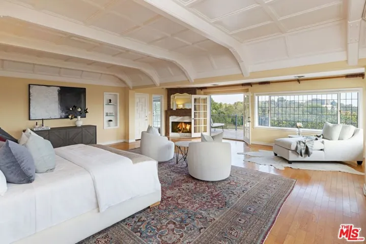543 Perugia Way, Los Angeles, California 90077