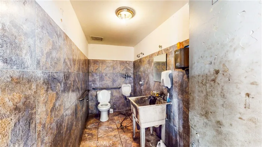1860 N Hacienda Boulevard, La Puente, California 91744