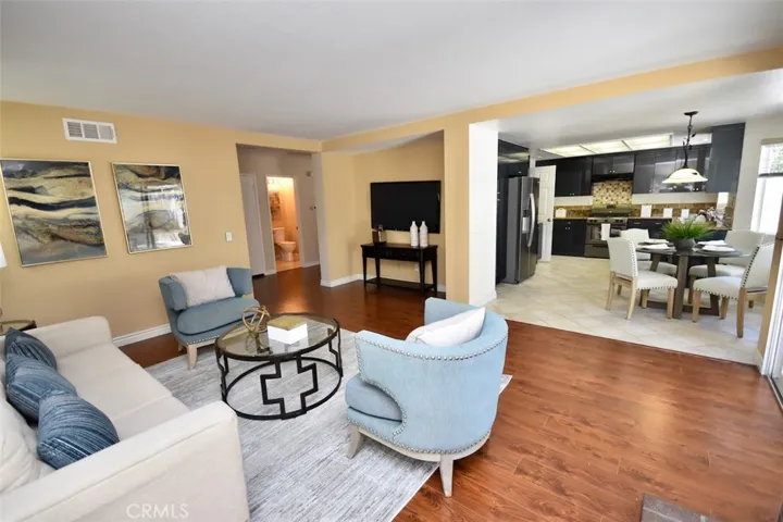 Spacious Family Room/Kitchen Combo!