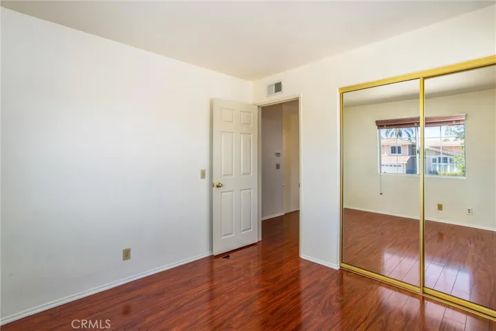Secondary bedroom , mirrored closet