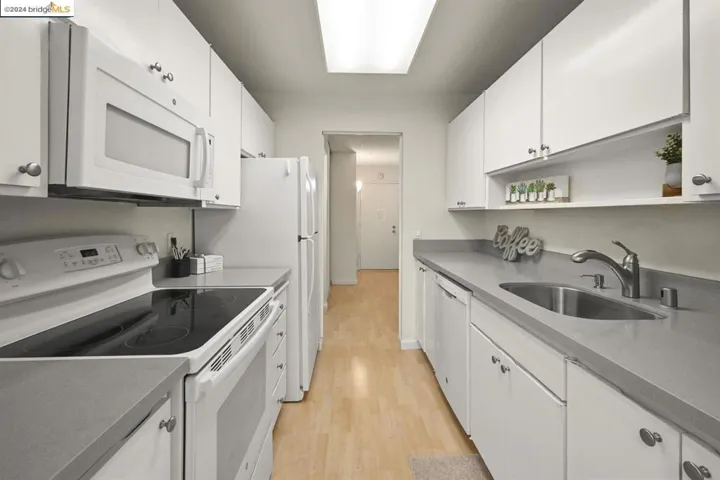 420 N Civic Dr, Walnut Creek, California 94596