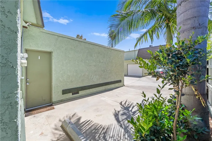 1632 Iowa A, Costa Mesa, California 92626