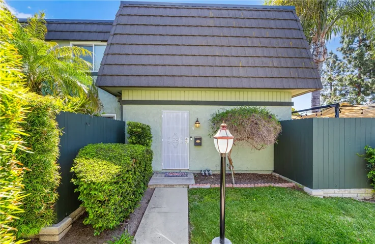 1632 Iowa A, Costa Mesa, California 92626
