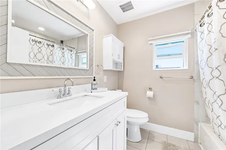 1632 Iowa A, Costa Mesa, California 92626