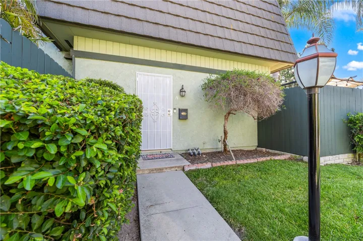 1632 Iowa A, Costa Mesa, California 92626