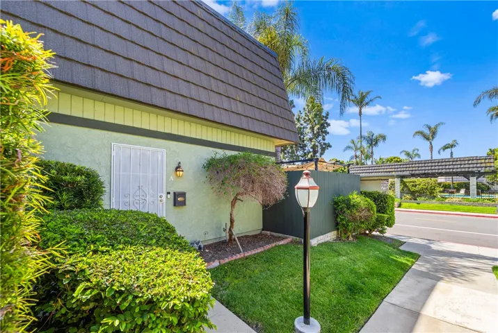 1632 Iowa A, Costa Mesa, California 92626