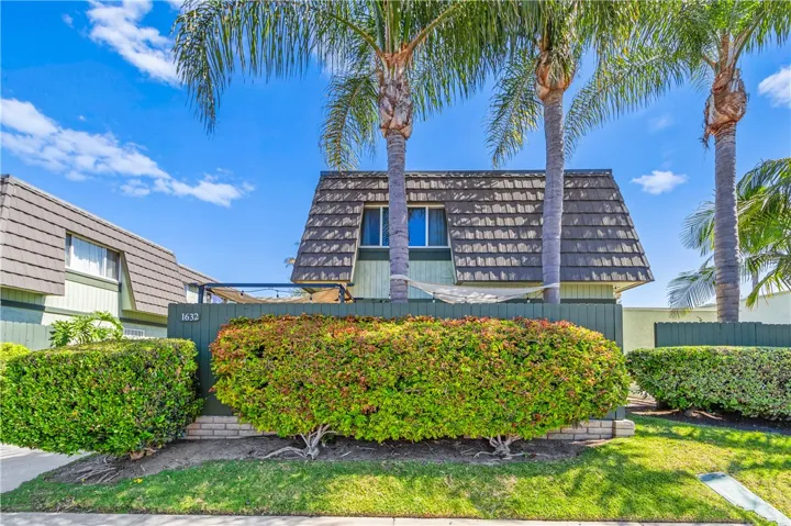 1632 Iowa A, Costa Mesa, California 92626
