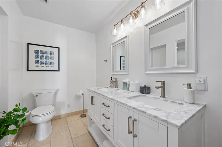 Upstairs full bathroom
