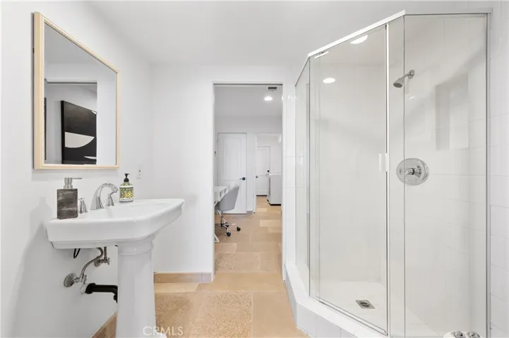 Main floor full bathroom #2