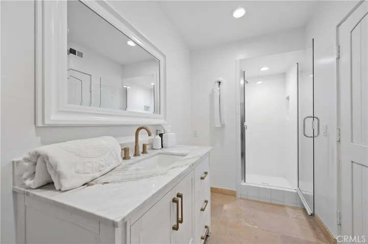 Main floor full bathroom #1