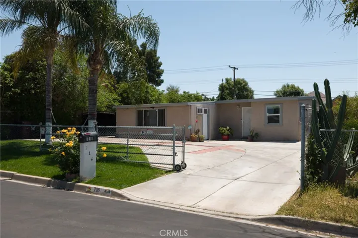 716 Arliss St., Riverside, California 92507