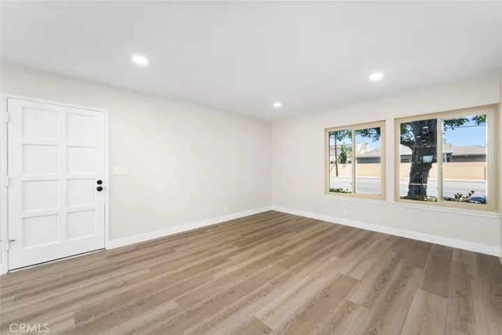 Stylish high end waterproof vinyl flooring.