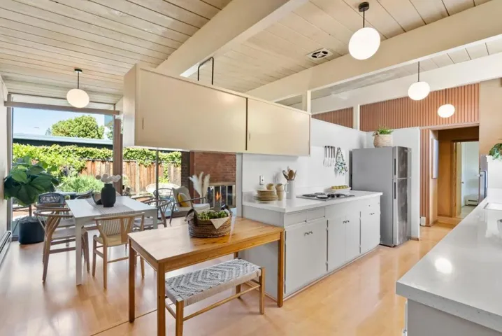 900 Elsinore Drive, Palo Alto, California 94303