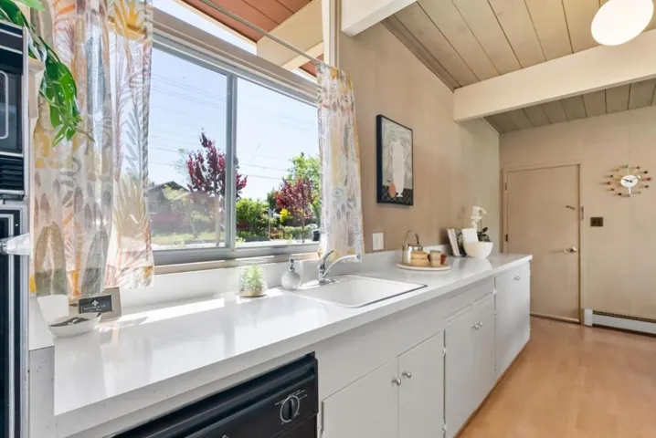 900 Elsinore Drive, Palo Alto, California 94303