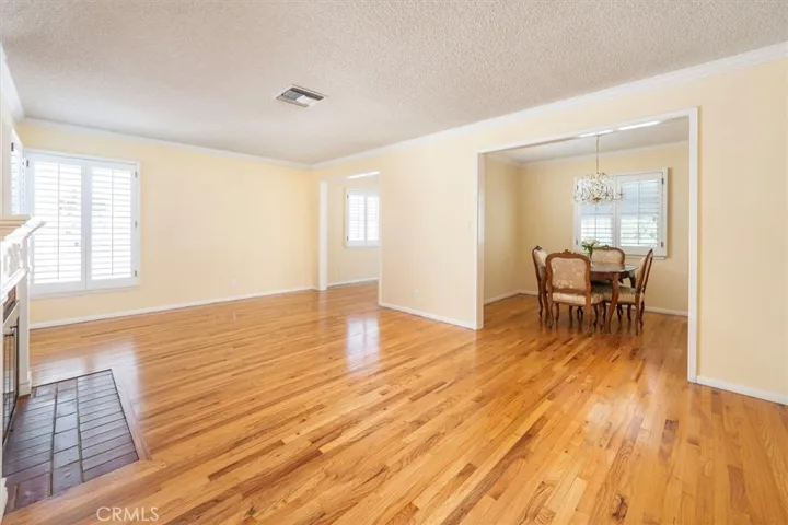 Spacious living room