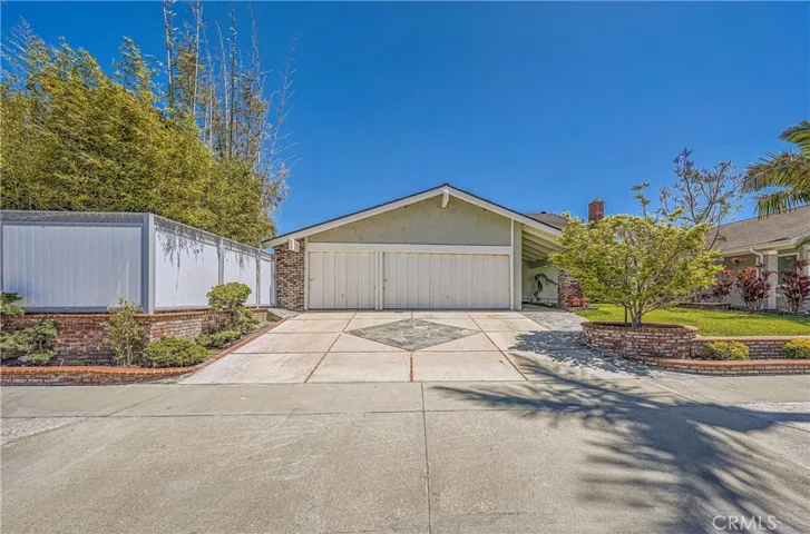 4048 Mistral Drive, Huntington Beach, California 92649