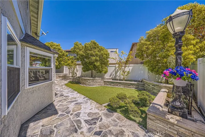 4048 Mistral Drive, Huntington Beach, California 92649