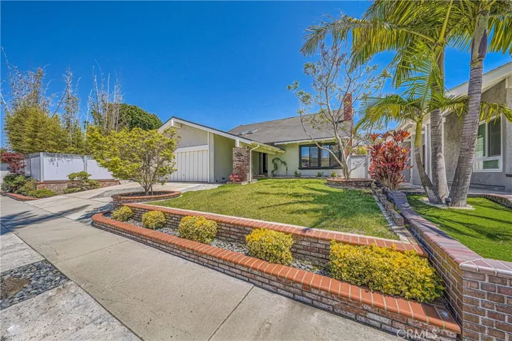 4048 Mistral Drive, Huntington Beach, California 92649