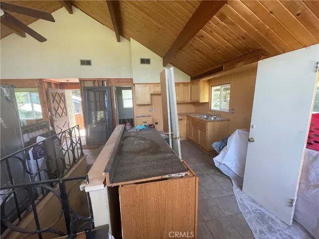 1055 Fiden Court, Crestline, California 92325