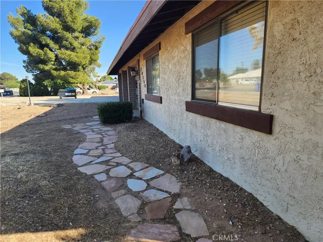 20360 Eyota Road, Apple Valley, California 92308