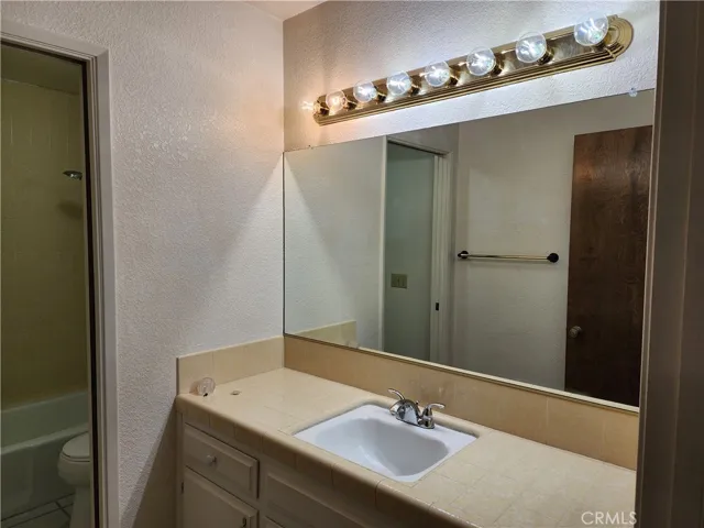 20360 Eyota Road, Apple Valley, California 92308