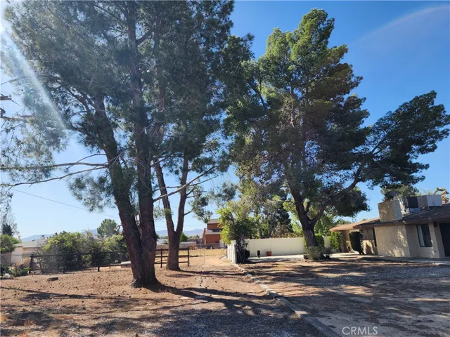 20360 Eyota Road, Apple Valley, California 92308