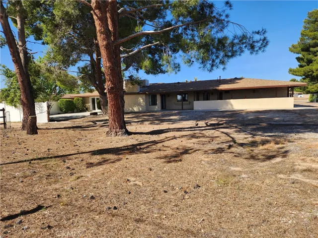 20360 Eyota Road, Apple Valley, California 92308