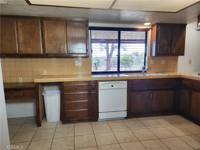 20360 Eyota Road, Apple Valley, California 92308